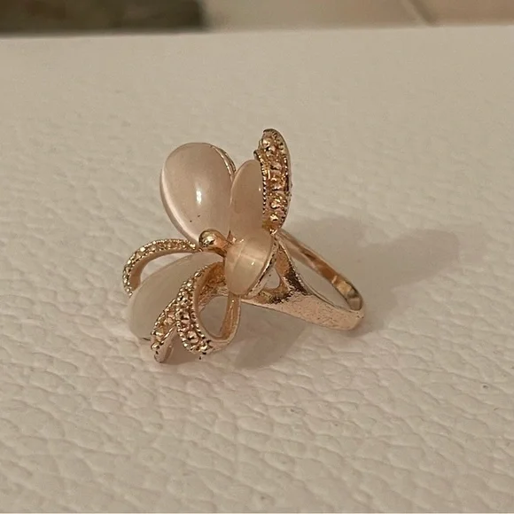 Rose gold and blush floral ring - Picture 5 of 6